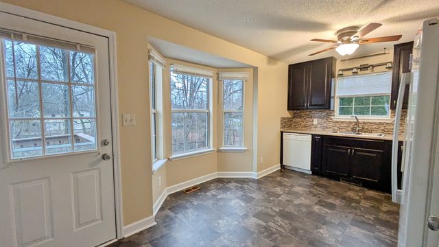 2708 Knob Ct, Clarksville, TN 37043