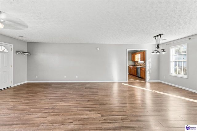 373 Valley View Drive, Vine Grove, KY 40175