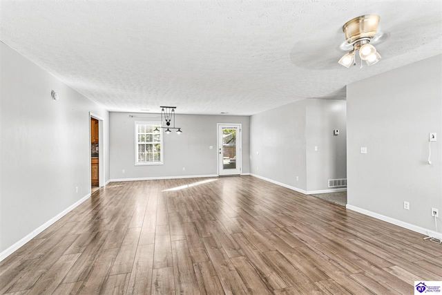 373 Valley View Drive, Vine Grove, KY 40175