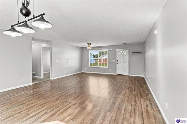 373 Valley View Drive, Vine Grove, KY 40175