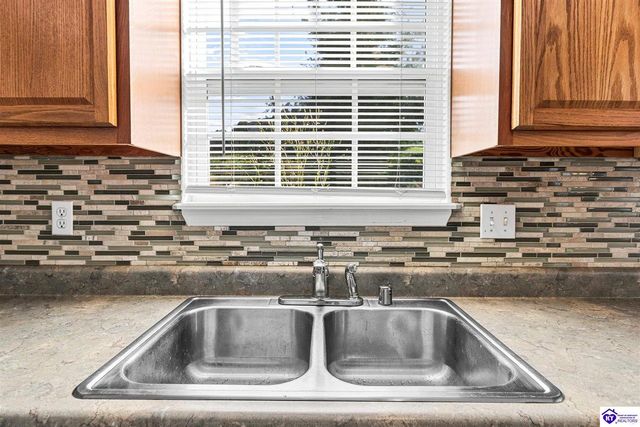 373 Valley View Drive, Vine Grove, KY 40175