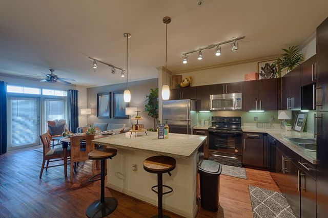 8877 Lakes At 610 Drive 334, Houston, TX 77054