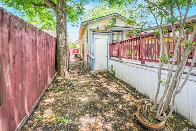 1430 W Kings Hwy, San Antonio, TX 78201
