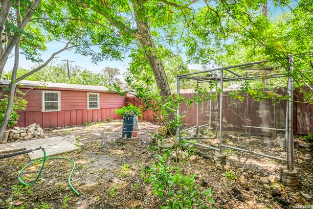 1430 W Kings Hwy, San Antonio, TX 78201