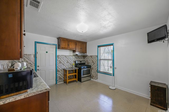 1430 W Kings Hwy, San Antonio, TX 78201