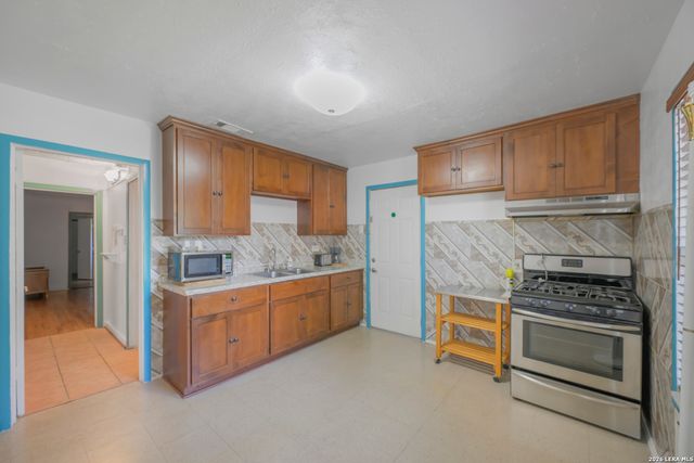 1430 W Kings Hwy, San Antonio, TX 78201