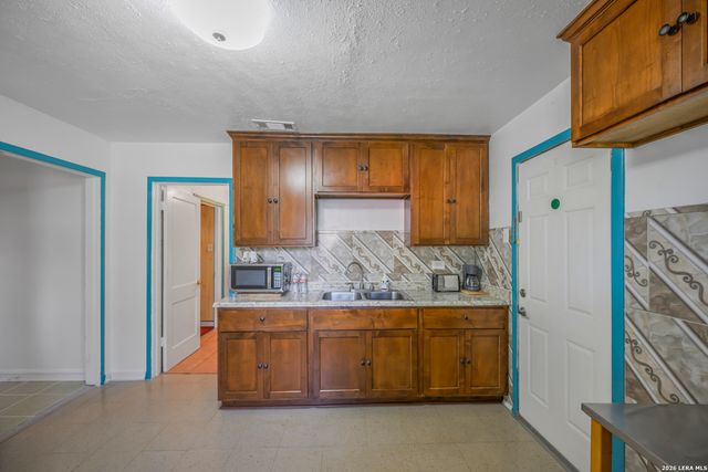 1430 W Kings Hwy, San Antonio, TX 78201