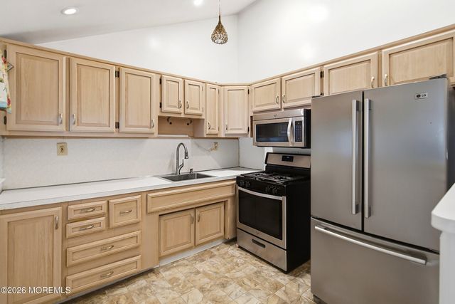 51 Haven Terrace, Parlin, NJ 08859