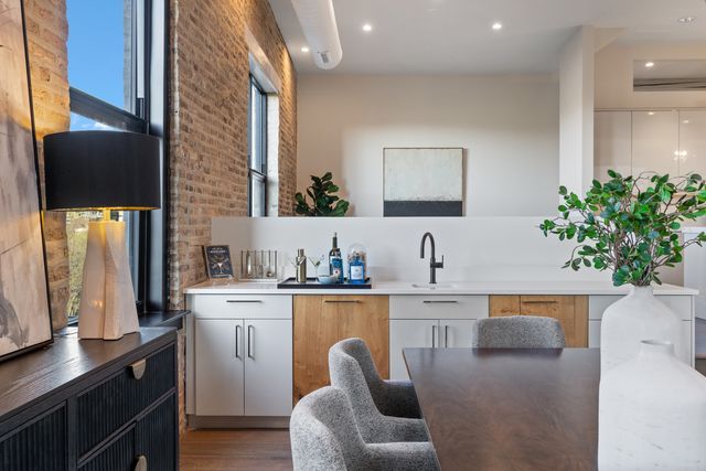 401 N Aberdeen Street 4N, Chicago, IL 60642