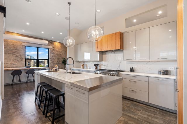 401 N Aberdeen Street 4N, Chicago, IL 60642