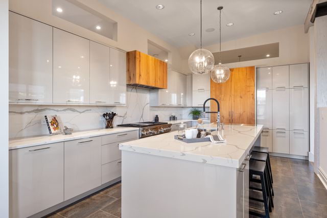 401 N Aberdeen Street 4N, Chicago, IL 60642