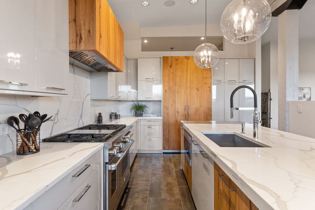 401 N Aberdeen Street 4N, Chicago, IL 60642