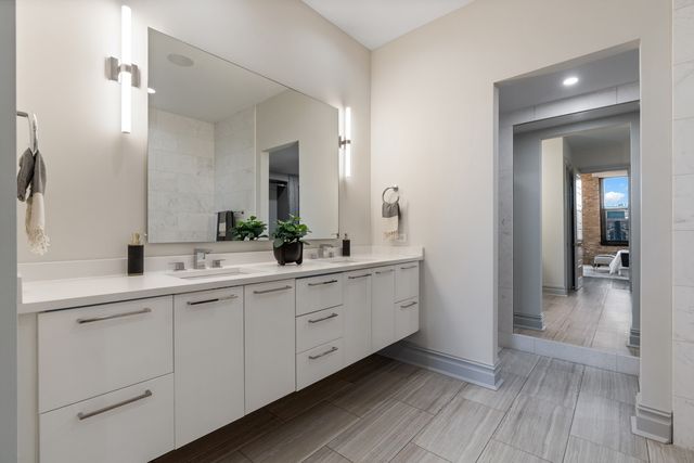 401 N Aberdeen Street 4N, Chicago, IL 60642