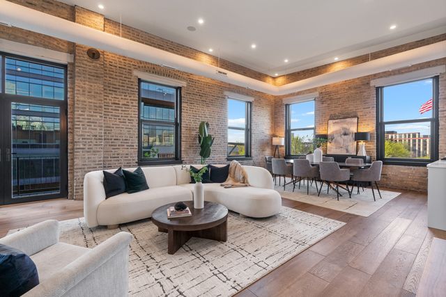 401 N Aberdeen Street 4N, Chicago, IL 60642