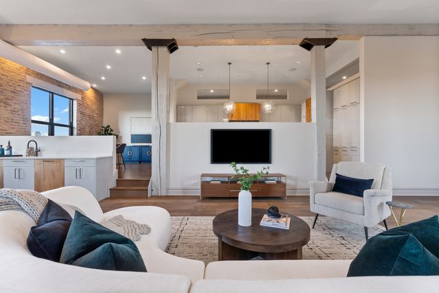 401 N Aberdeen Street 4N, Chicago, IL 60642