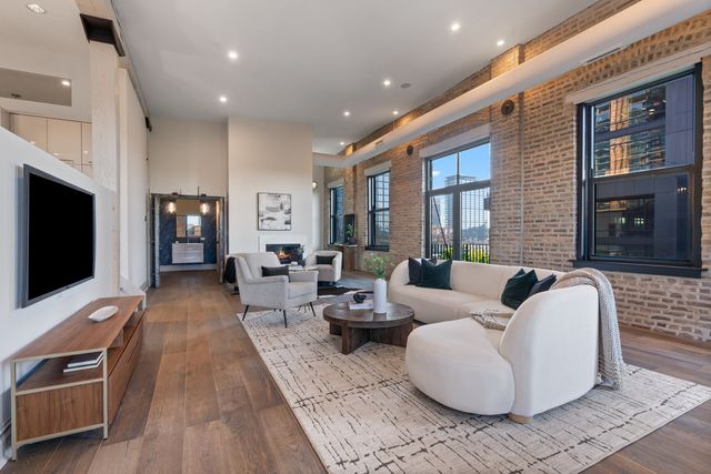401 N Aberdeen Street 4N, Chicago, IL 60642