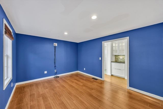 160 Algonquin Ave, Mashpee, MA 02649