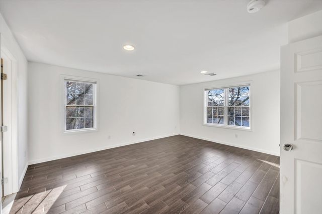 160 Algonquin Ave, Mashpee, MA 02649