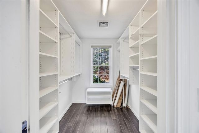 160 Algonquin Ave, Mashpee, MA 02649