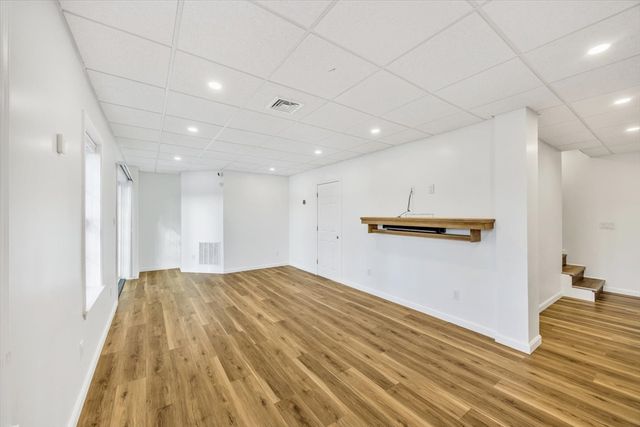 160 Algonquin Ave, Mashpee, MA 02649