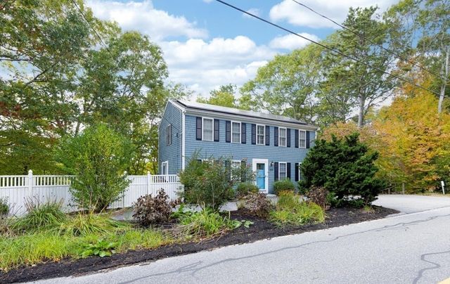 160 Algonquin Ave, Mashpee, MA 02649