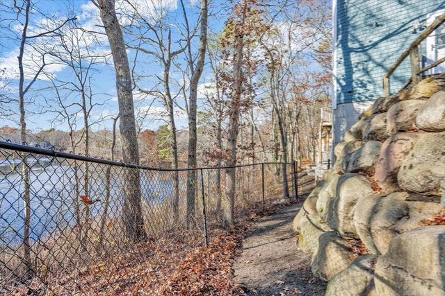 160 Algonquin Ave, Mashpee, MA 02649