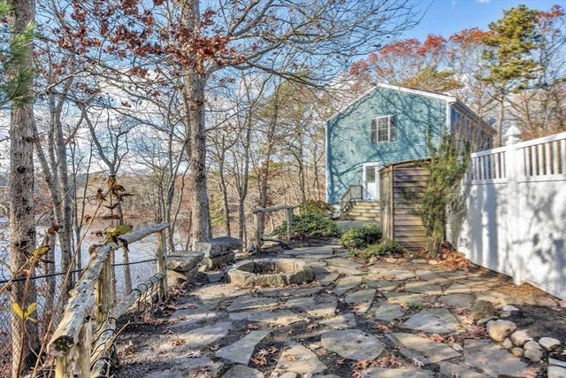 160 Algonquin Ave, Mashpee, MA 02649