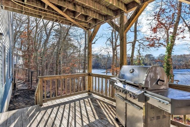 160 Algonquin Ave, Mashpee, MA 02649