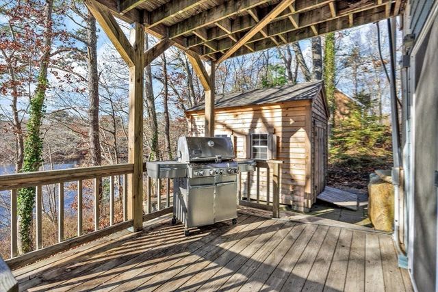 160 Algonquin Ave, Mashpee, MA 02649