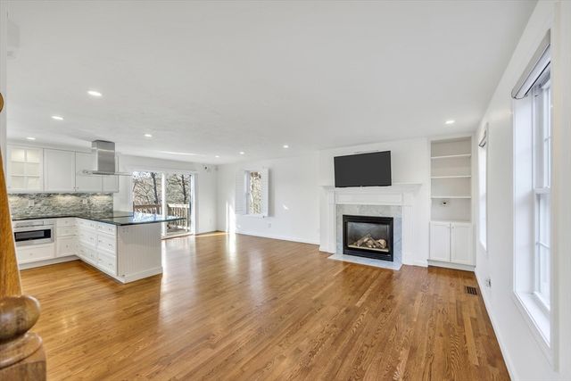 160 Algonquin Ave, Mashpee, MA 02649