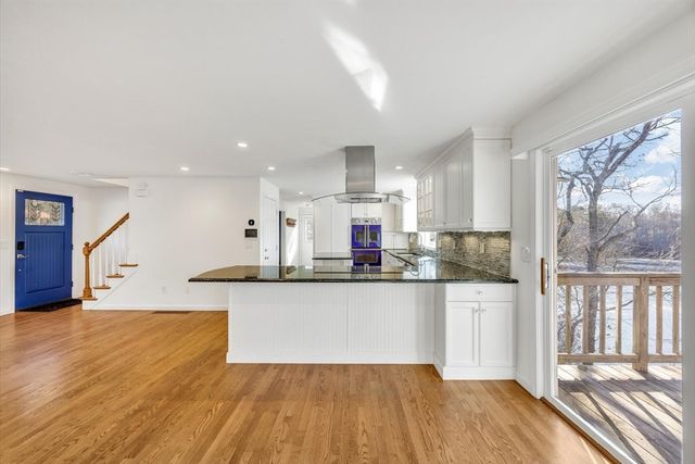 160 Algonquin Ave, Mashpee, MA 02649