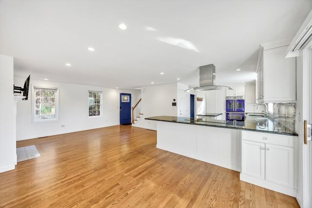 160 Algonquin Ave, Mashpee, MA 02649