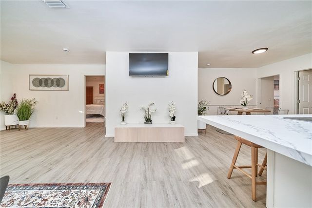 2420 Maine, Long Beach, CA 90806