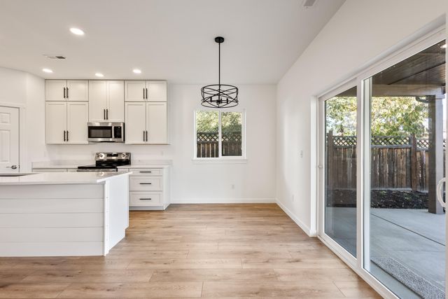 137 SE 16th Street, Madras, OR 97741