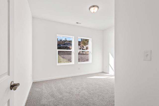 137 SE 16th Street, Madras, OR 97741