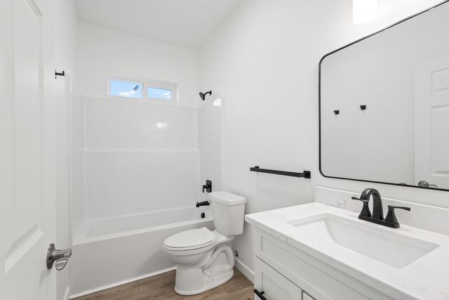 137 SE 16th Street, Madras, OR 97741