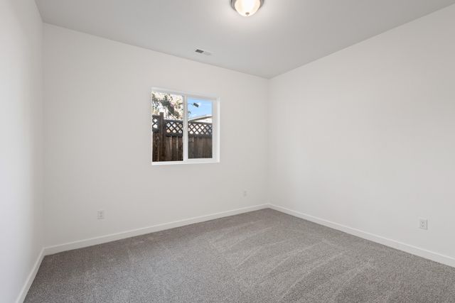 137 SE 16th Street, Madras, OR 97741