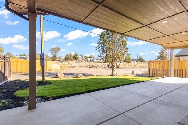 137 SE 16th Street, Madras, OR 97741