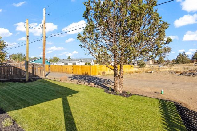 137 SE 16th Street, Madras, OR 97741