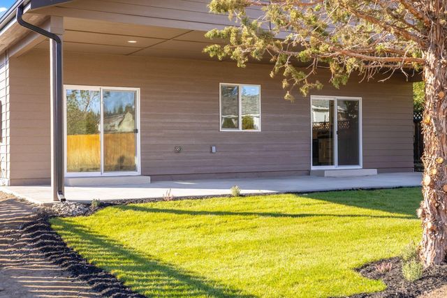 137 SE 16th Street, Madras, OR 97741