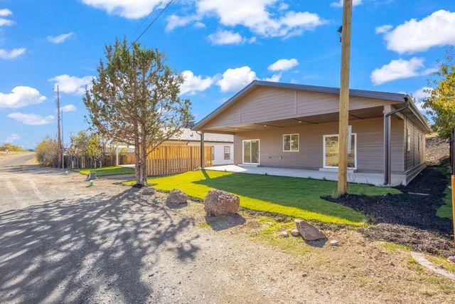 137 SE 16th Street, Madras, OR 97741