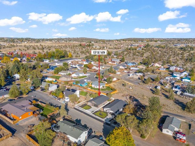 137 SE 16th Street, Madras, OR 97741