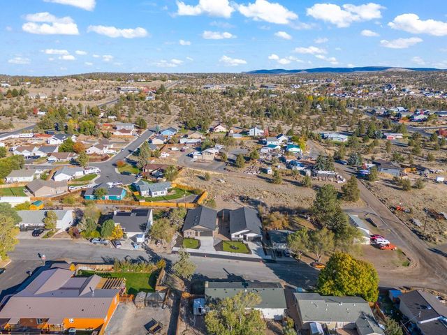 137 SE 16th Street, Madras, OR 97741