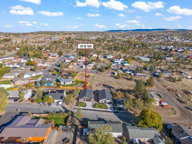 137 SE 16th Street, Madras, OR 97741