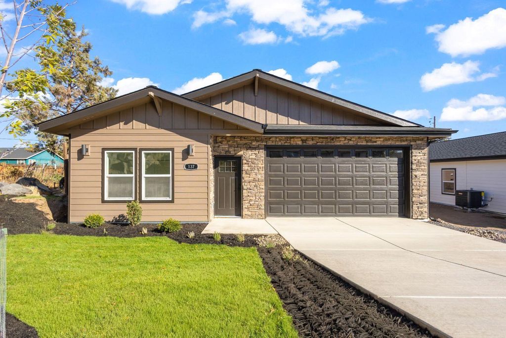 137 SE 16th Street, Madras, OR 97741