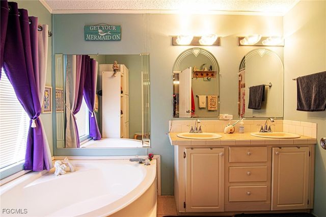 12921 Timothy LN, Fort Myers, FL 33908