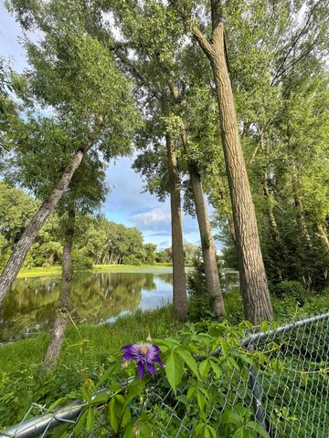 4830 Babcock Trail 111, Inver Grove Heights, MN 55077
