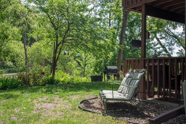 4830 Babcock Trail 111, Inver Grove Heights, MN 55077