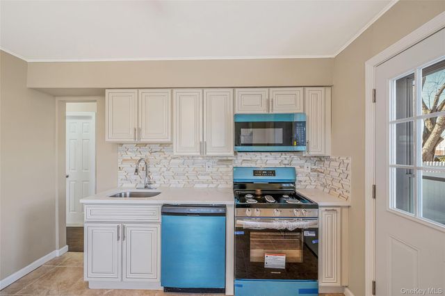 266 W 16th Street, Deer Park, NY 11729