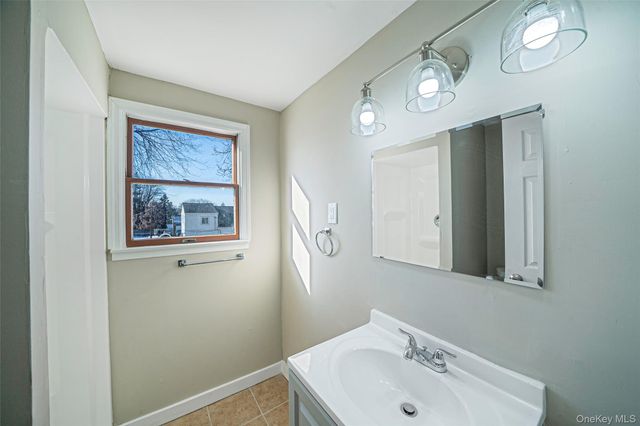 266 W 16th Street, Deer Park, NY 11729